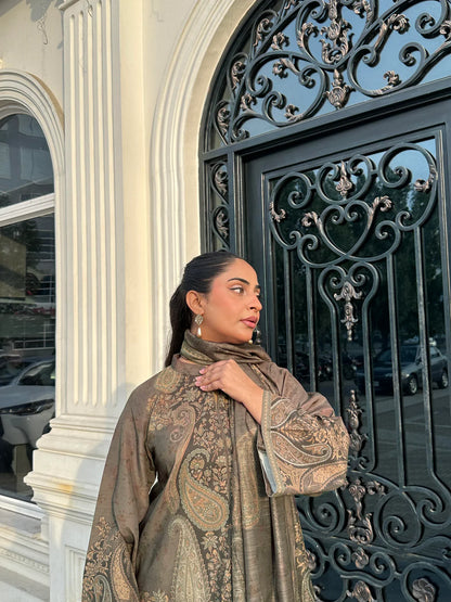 READY TO WEAR