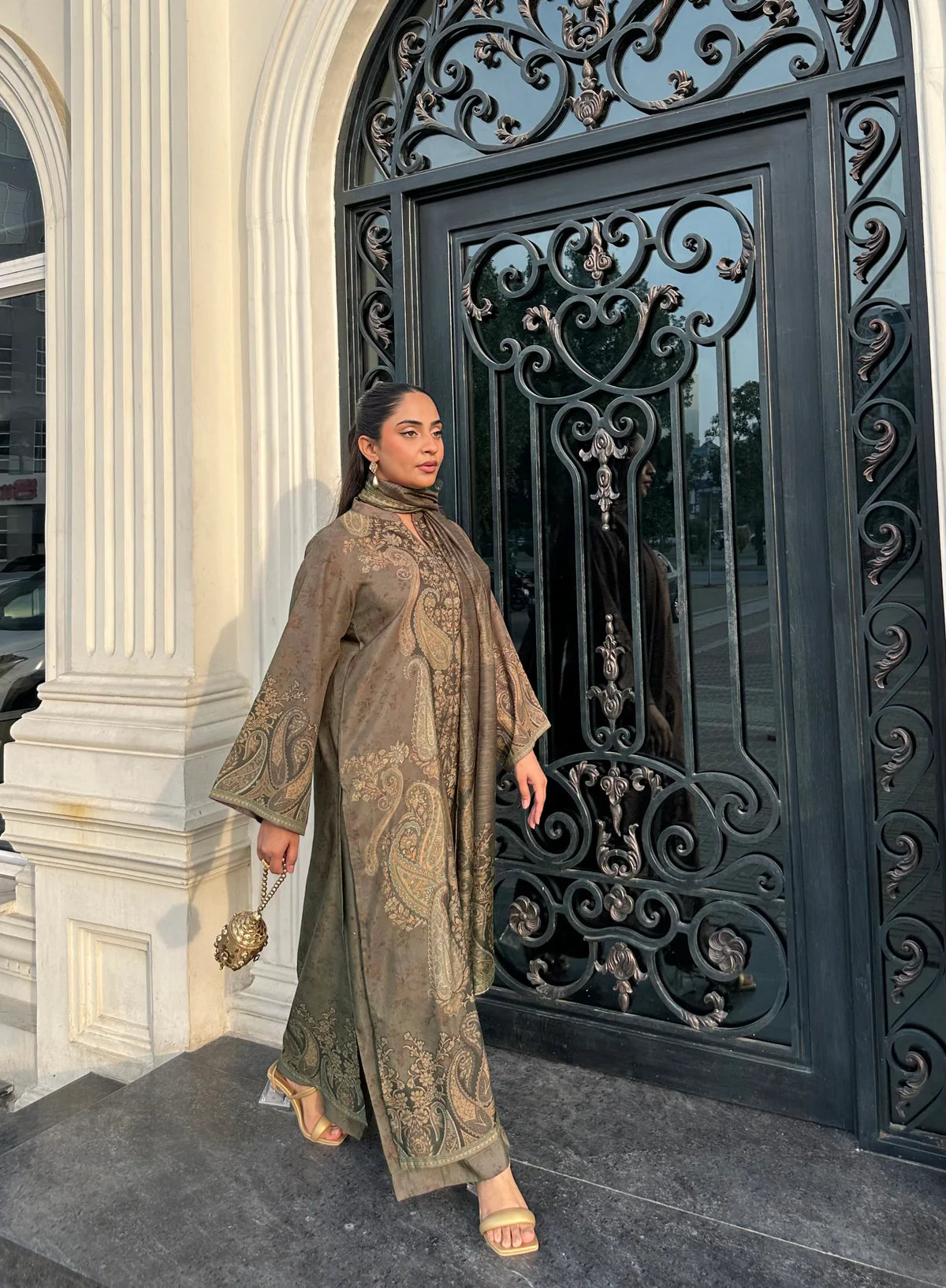 READY TO WEAR