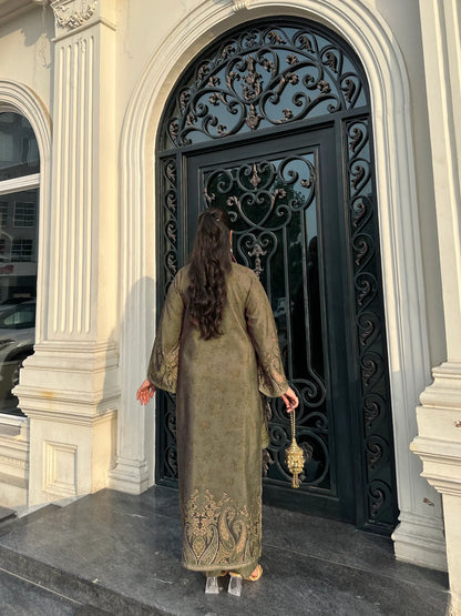 READY TO WEAR