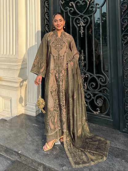 READY TO WEAR