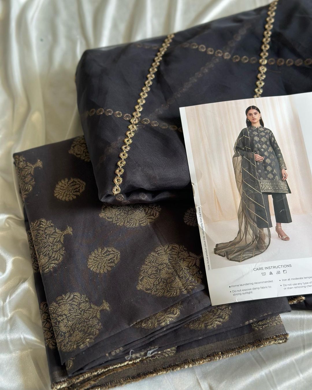 3PC-EMBROIDERED JAQUARD SUIT