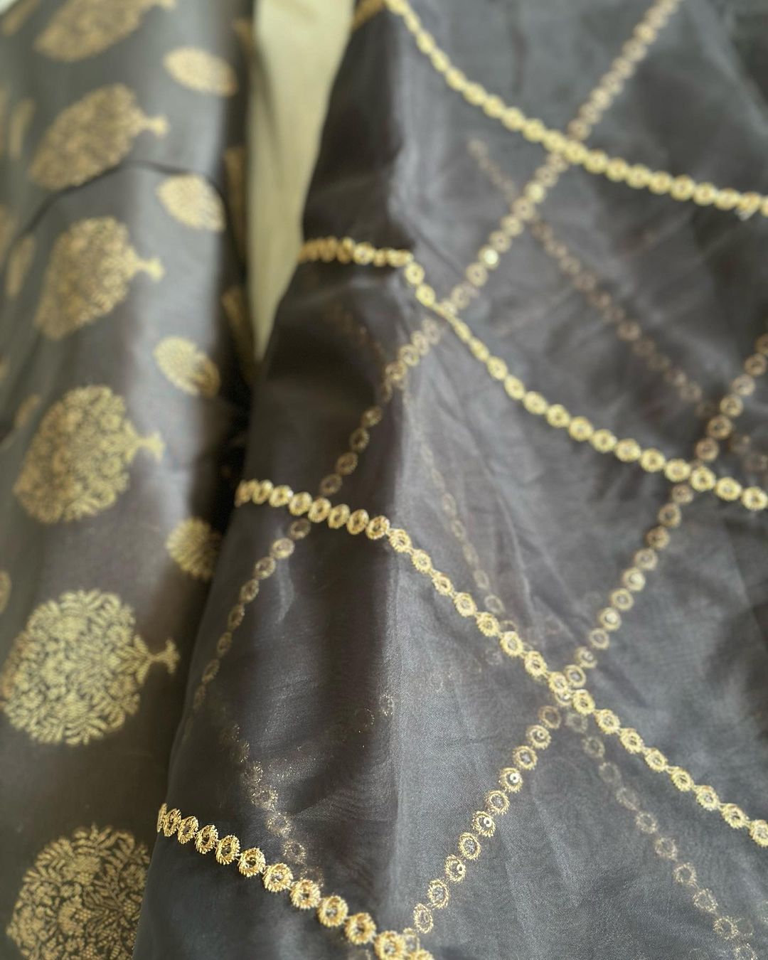 3PC-EMBROIDERED JAQUARD SUIT