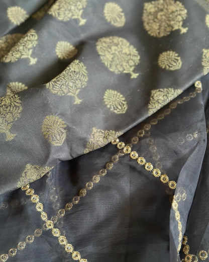 3PC-EMBROIDERED JAQUARD SUIT